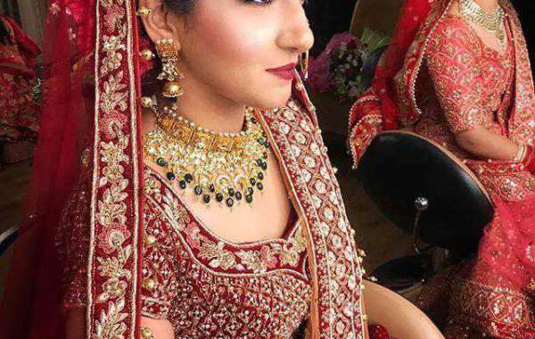 Professional makeup artists in Delhi